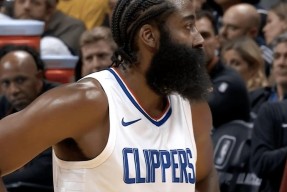 kaiyun-国际比赛日社区盾焦点战，莱比锡单刀错失，赛场秩序良好，心理建设被强调(昨晚中日海战最新消息)